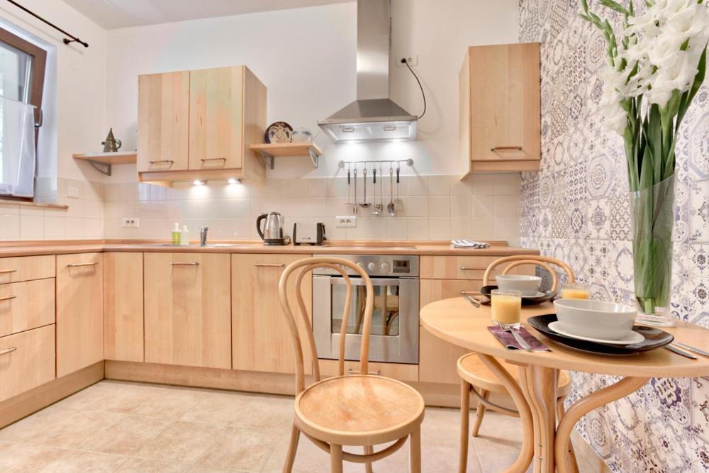 Tyzenhauz Apartments Lobzowska Street คราคูฟ ภายนอก รูปภาพ
